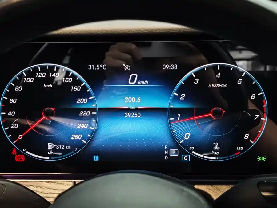 Mercedes E-Class - фото 11
