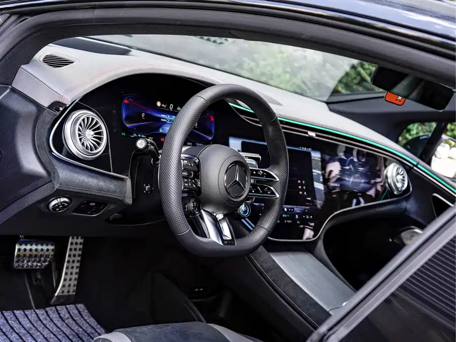 Mercedes EQE - фото 12