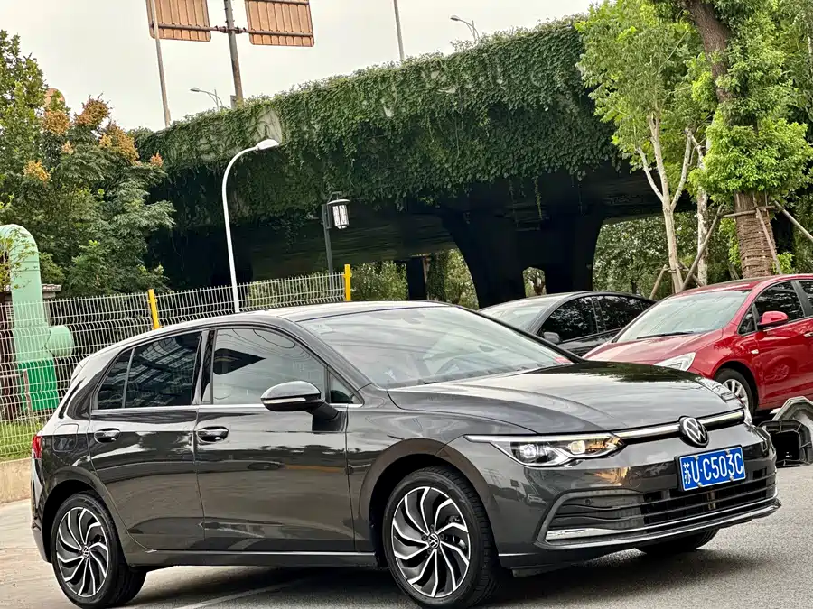 Volkswagen Golf - фото 3