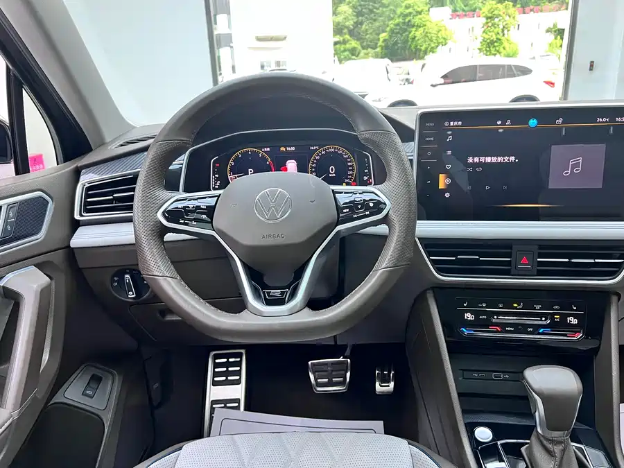 Volkswagen Tiguan - фото 19