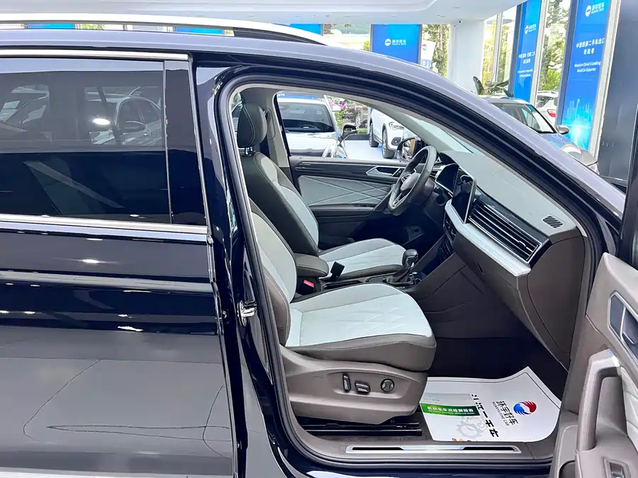 Volkswagen Tiguan - фото 27